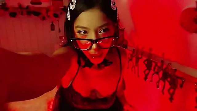 Snapshot of LeilaEbony chatting on October 19, 2025, 2:09 pm LeilaEbony online show from October 19, 2025, 2:09 pm