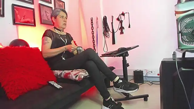 MistressNyx cg online show from December 5, 2025, 5:22 pm