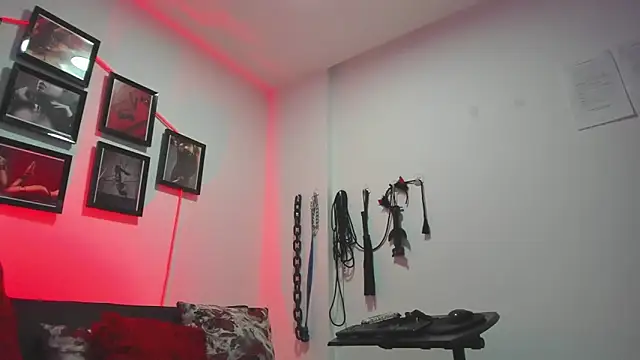 MistressNyx cg online show from December 4, 2025, 2:49 pm