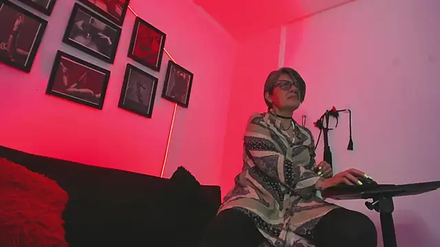 MistressNyx cg online show from January 8, 2026, 4:24 pm