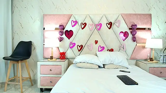 Zoelucas online show from September 13, 2025, 7:47 pm