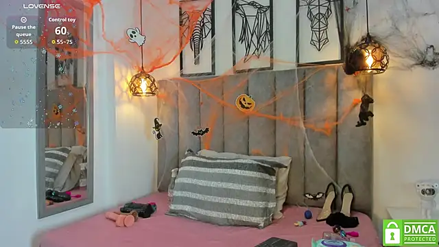 Gia Scott online show from October 28, 2025, 8:30 pm