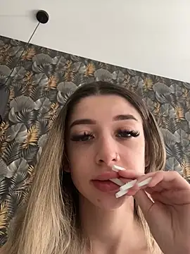 OdetteMason online show from April 14, 2026, 9:58 am