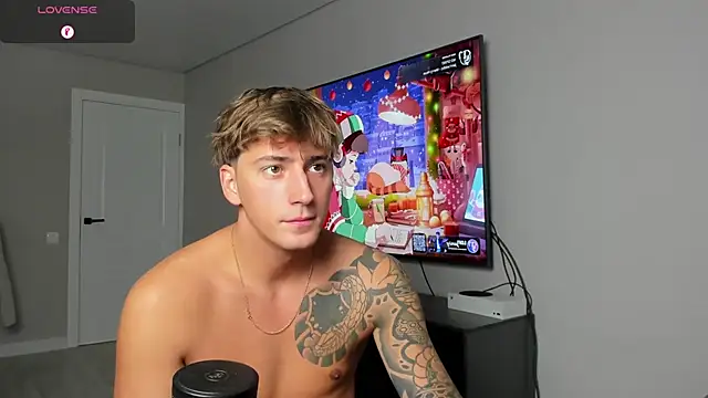 DaniHort online show from December 15, 2025, 9:04 am