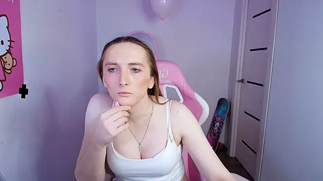 Snapshot of Vi_Luxy chatting on February 25, 2026, 2:01 am Vi Luxy online show from February 25, 2026, 2:01 am