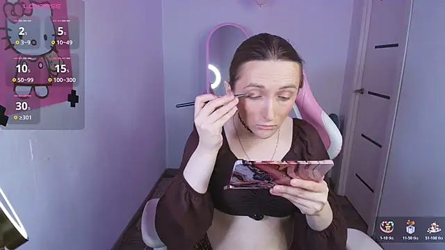 Snapshot of Vi_Luxy chatting on February 27, 2026, 2:01 am Vi Luxy online show from February 27, 2026, 2:01 am