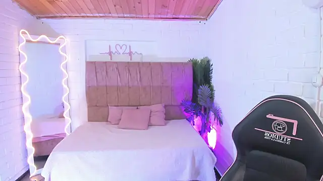 juanita tay online show from October 8, 2025, 11:45 am