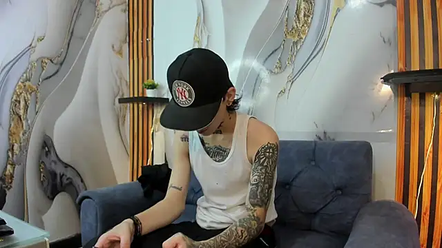 Snapshot of StraightBoy_Nick chatting on October 29, 2025, 12:31 am StraightBoy Nick online show from October 29, 2025, 12:31 am