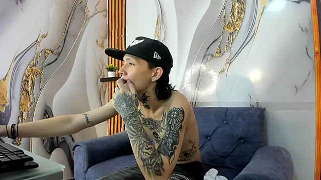 Snapshot of StraightBoy_Nick chatting on September 14, 2025, 5:08 am StraightBoy Nick online show from September 14, 2025, 5:08 am