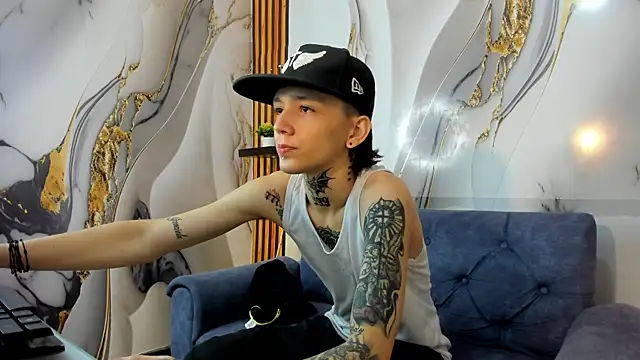 Snapshot of StraightBoy_Nick chatting on September 29, 2025, 7:15 am StraightBoy Nick online show from September 29, 2025, 7:15 am