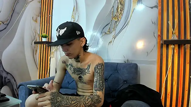 Snapshot of StraightBoy_Nick chatting on October 1, 2025, 4:28 am StraightBoy Nick online show from October 1, 2025, 4:28 am