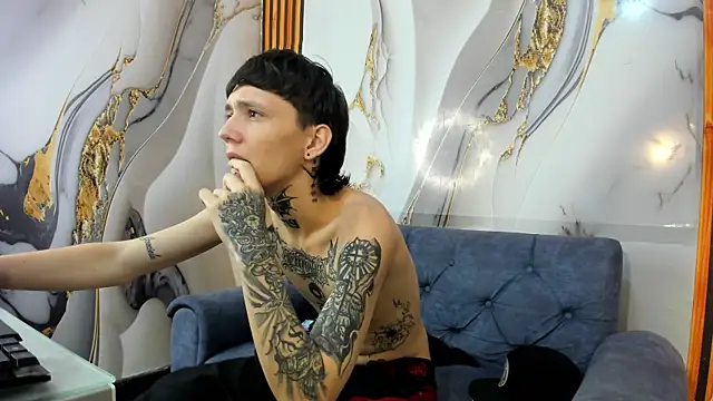 Snapshot of StraightBoy_Nick chatting on October 21, 2025, 5:40 am StraightBoy Nick online show from October 21, 2025, 5:40 am