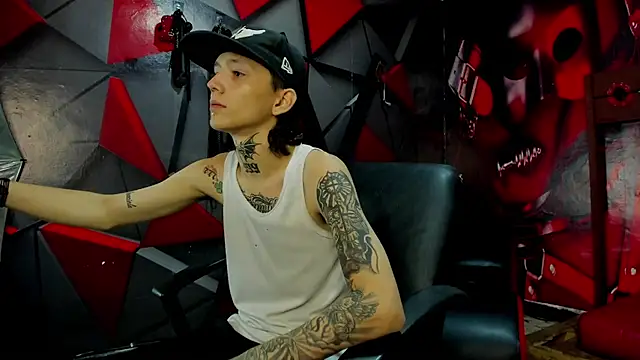 Snapshot of StraightBoy_Nick chatting on September 15, 2025, 4:57 am StraightBoy Nick online show from September 15, 2025, 4:57 am