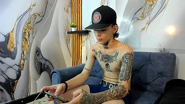 Snapshot of StraightBoy_Nick chatting on October 9, 2025, 9:43 am StraightBoy Nick online show from October 9, 2025, 9:43 am