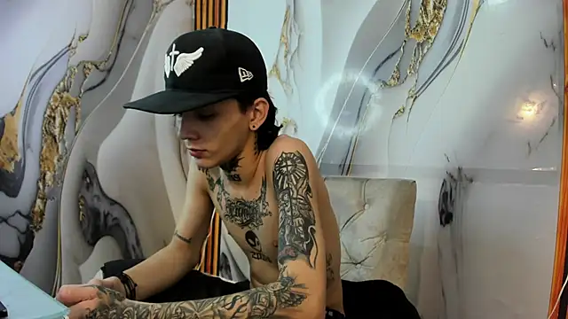 Snapshot of StraightBoy_Nick chatting on November 9, 2025, 3:10 am StraightBoy Nick online show from November 9, 2025, 3:10 am