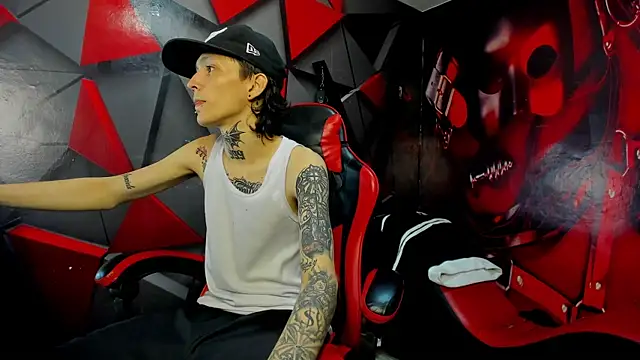 Snapshot of StraightBoy_Nick chatting on November 22, 2025, 11:58 pm StraightBoy Nick online show from November 22, 2025, 11:58 pm