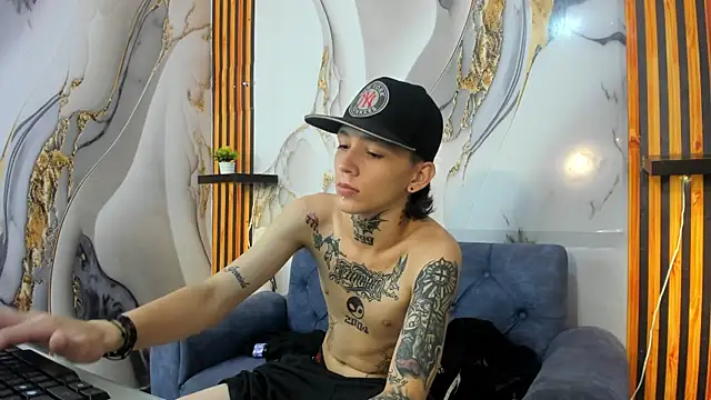 Snapshot of StraightBoy_Nick chatting on October 7, 2025, 6:25 am StraightBoy Nick online show from October 7, 2025, 6:25 am