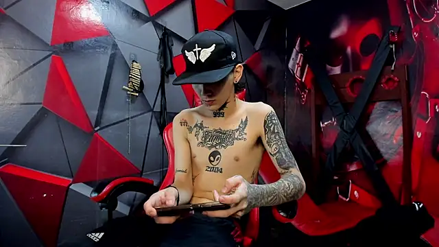 Snapshot of StraightBoy_Nick chatting on October 22, 2025, 1:16 am StraightBoy Nick online show from October 22, 2025, 1:16 am