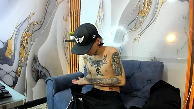 Snapshot of StraightBoy_Nick chatting on October 10, 2025, 4:46 am StraightBoy Nick online show from October 10, 2025, 4:46 am