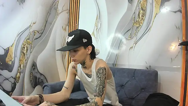 Snapshot of StraightBoy_Nick chatting on October 26, 2025, 1:39 am StraightBoy Nick online show from October 26, 2025, 1:39 am