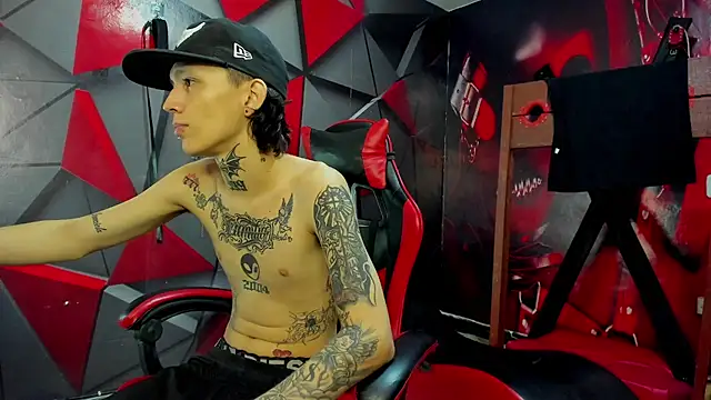 Snapshot of StraightBoy_Nick chatting on October 15, 2025, 5:50 am StraightBoy Nick online show from October 15, 2025, 5:50 am