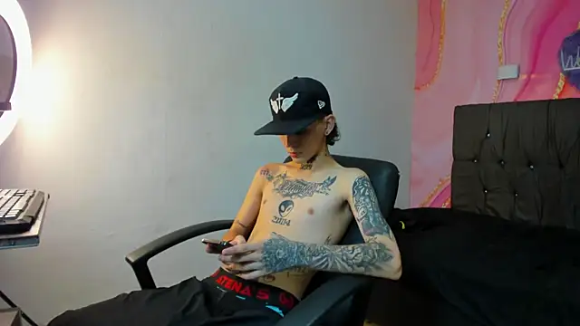 Snapshot of StraightBoy_Nick chatting on October 2, 2025, 8:34 pm StraightBoy Nick online show from October 2, 2025, 8:34 pm