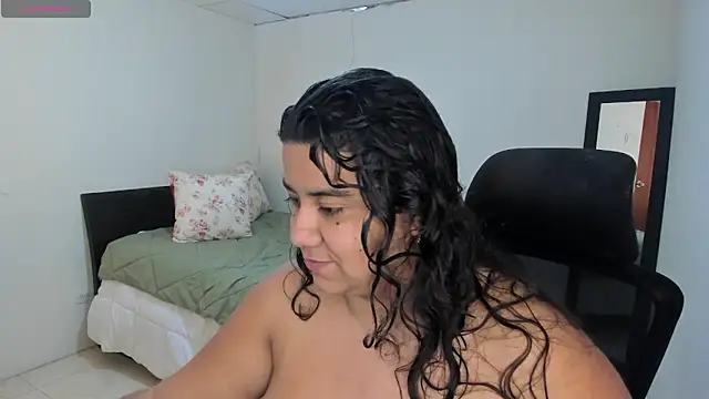 MariamCastiblanco online show from June 2, 2026, 5:46 pm