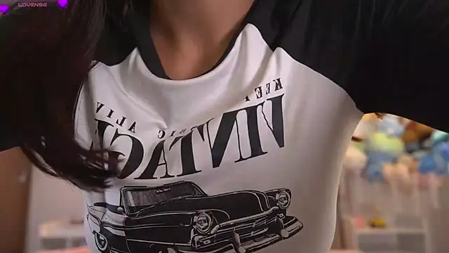 violeth     online show from April 10, 2026, 1:07 pm