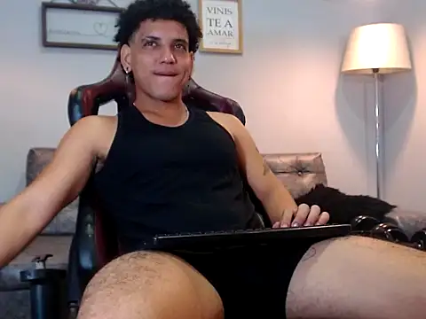 Xfire boy69 online show from November 23, 2025, 1:32 pm