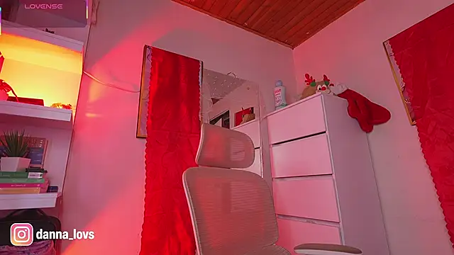 Dannaa Lovs online show from December 16, 2025, 6:01 pm