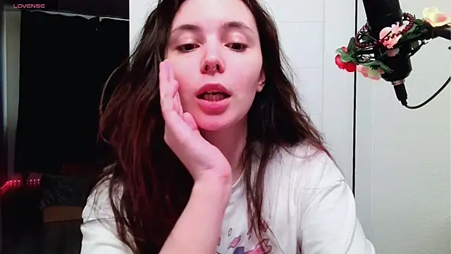 Snapshot of peachyness chatting on June 3, 2026, 6:23 pm peachyness online show from June 3, 2026, 6:23 pm