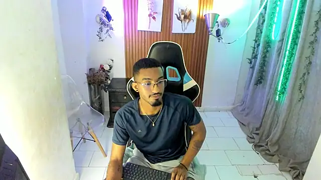 Darwin mayo online show from November 8, 2025, 6:00 pm