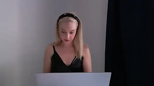 Snapshot of Lia_noo_regrets chatting on July 18, 2026, 2:36 pm Lia noo regrets online show from July 18, 2026, 2:36 pm
