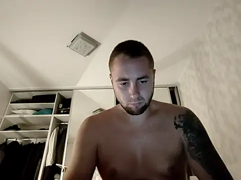 Vladyslav30 online show from October 28, 2025, 2:34 am