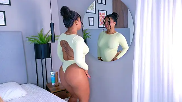 Snapshot of LanaRozz chatting on May 4, 2026, 7:39 pm LanaRozz online show from May 4, 2026, 7:39 pm