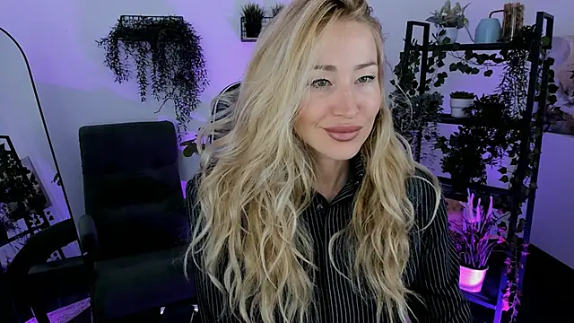 AstraMonroe online show from April 10, 2026, 4:19 am