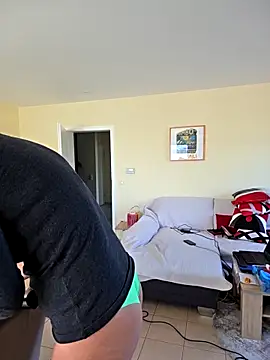 HotWifeLyn68 online show from April 7, 2026, 1:13 pm