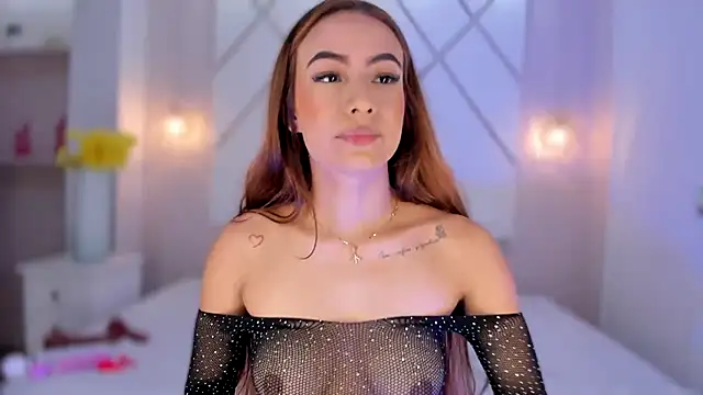 isabellashine online show from December 5, 2025, 3:43 pm