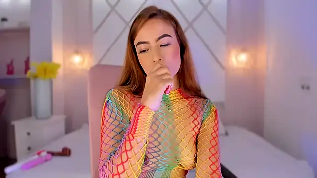 isabellashine online show from November 27, 2025, 3:34 pm