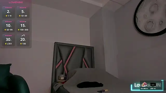 klariz09 online show from September 12, 2025, 8:52 pm