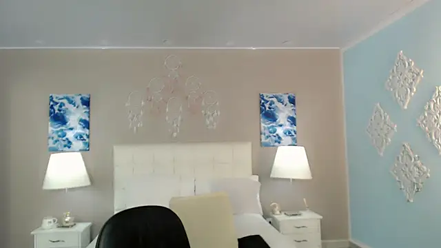 maddissonivanova online show from November 2, 2025, 3:44 am