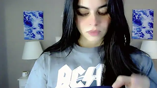 maddissonivanova online show from October 2, 2025, 7:17 pm