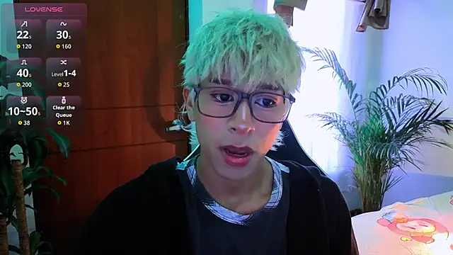 Snapshot of taichi_bluy chatting on October 20, 2025, 11:22 am taichi bluy online show from October 20, 2025, 11:22 am