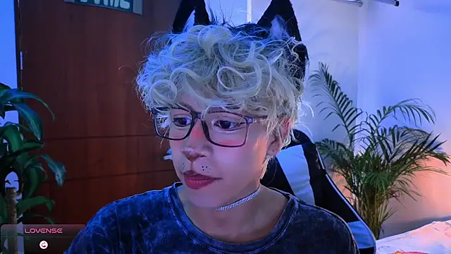 Snapshot of taichi_bluy chatting on October 17, 2025, 1:57 pm taichi bluy online show from October 17, 2025, 1:57 pm