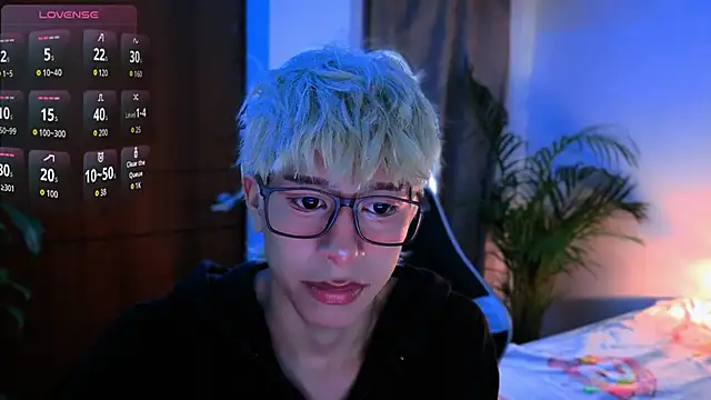 Snapshot of taichi_bluy chatting on October 21, 2025, 7:19 am taichi bluy online show from October 21, 2025, 7:19 am