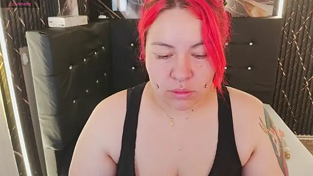 Witch Scarlet online show from April 15, 2026, 1:33 am