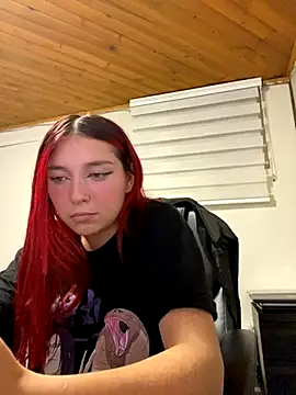 Snapshot of Karen18_boobs chatting on October 29, 2025, 1:26 am Karen18 boobs online show from October 29, 2025, 1:26 am