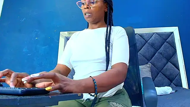 ebony  jheim online show from October 21, 2025, 11:53 am