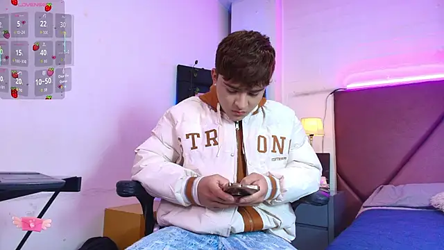 Snapshot of Lucass_love chatting on February 3, 2026, 1:05 pm Lucass love online show from February 3, 2026, 1:05 pm