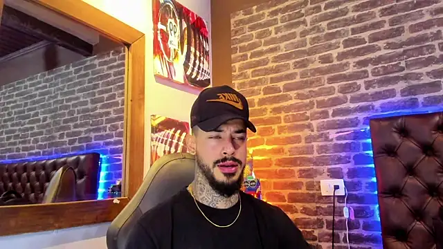 VinzenzRizzo online show from December 3, 2025, 4:13 am